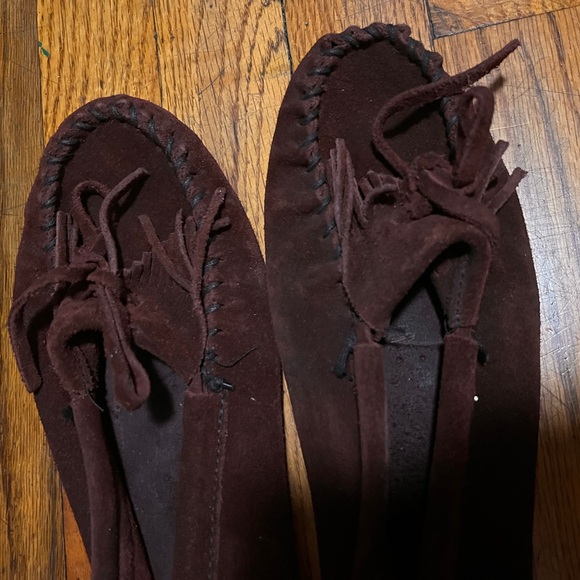Minnetonka Moccasins barely worn size 10 - Picture 2 of 7